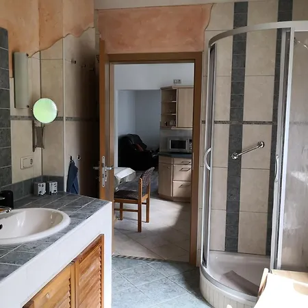 Pumphuts Scheune Nr 5 - 9 Beim Freizeitpark Plohn * Lengenfeld (Saxony)