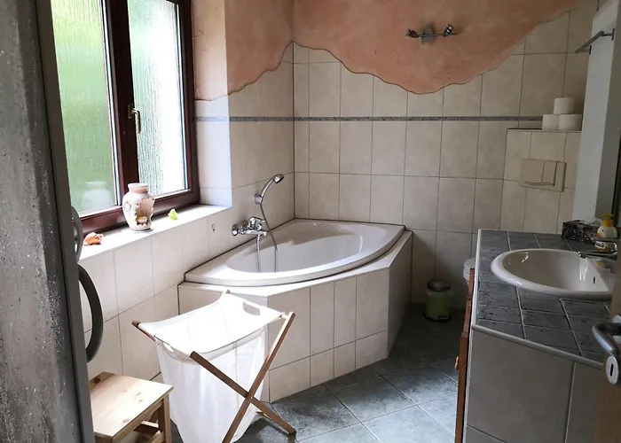 Pumphuts Scheune Nr 5 - 9 Beim Freizeitpark Plohn * Lengenfeld (Saxony)